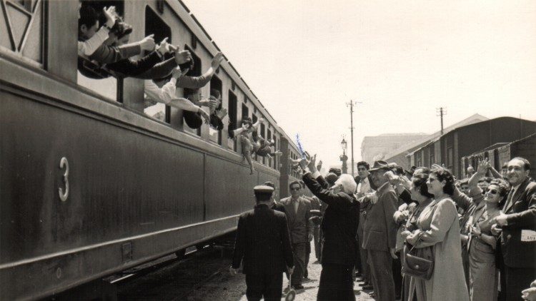 Des trains blancs en direction de Lourdes 