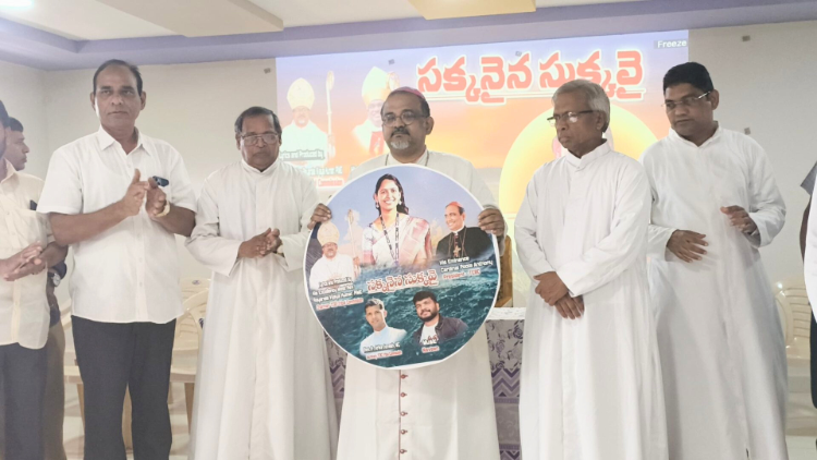 Bishop Rayarala Vijayakumar of Srikakulam, along with clergy, unveils a tribute to Dr. Nunavath Ashwini. Photo by Catholic Connect