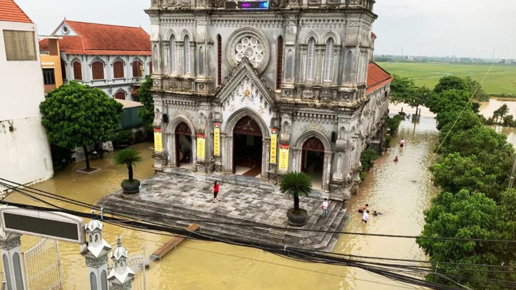 In Vietnam, many parishes and churches were submerged due to the severe flooding. Photo from My Ha parish by the Archdiocese of Hanoi