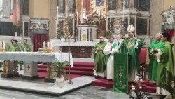 El cardenal Mario Zenari durante la misa en la Parroquia de Santa María de las Gracias en Roma