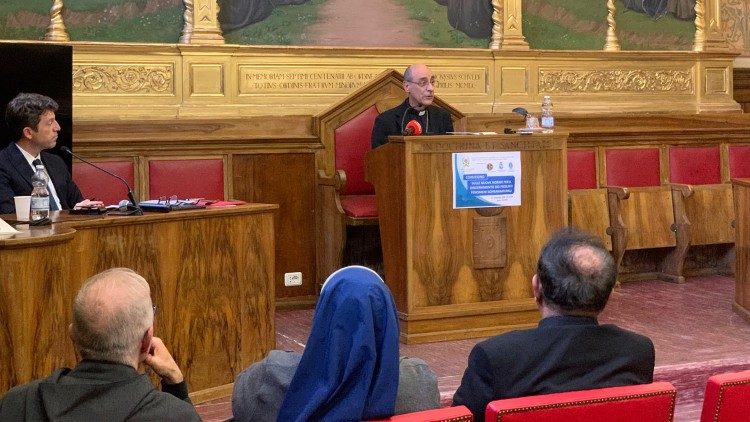 Il cardinale Fernández al convegno all'Antonianum sulle apparizioni mariane