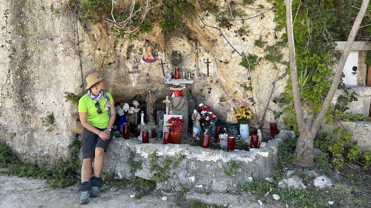 Place of prayer near the beach and the abbey of San Vito (Polignano a Mare)