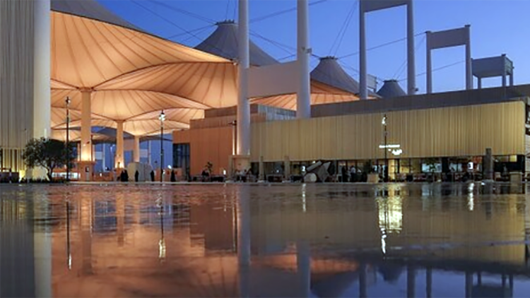 A Bienal de Artes Islâmicas instalada no terminal Hajj do Aeroporto Internacional Rei Abdulaziz