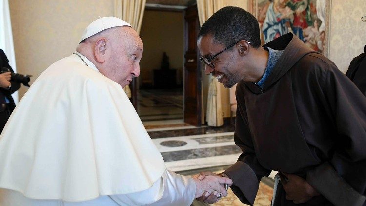 Frei Gilson Frede no encontro com o Papa, no âmbito do Capítulo Geral da OFMC