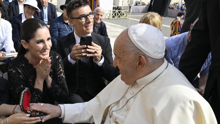 El encuentro del Papa con Diana Navarro