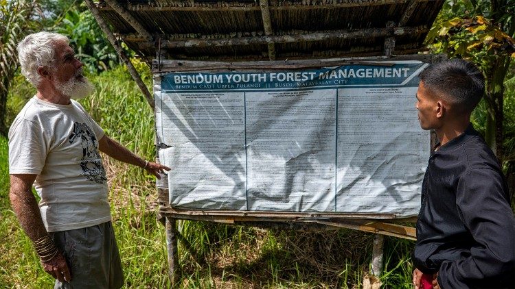 A notice board stands in Bendum asking visitors to respect the natural environment (Photo: Mark Saludes)