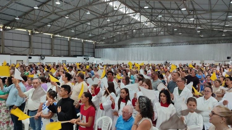 Fiéis presentes na Celebração com o rito da Ordenação Episcopal