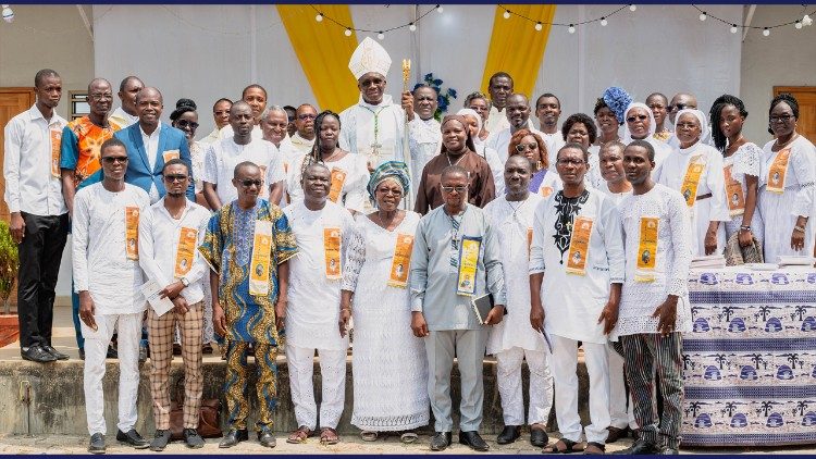 O envio em missão dos participantes na Escola Teológica e Pastoral de Cotonou, em Benin (foto de arquivo)