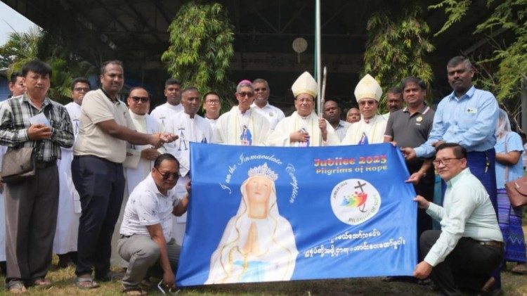 Church bombed in Myanmar, Cardinal Bo prays for peace and faith