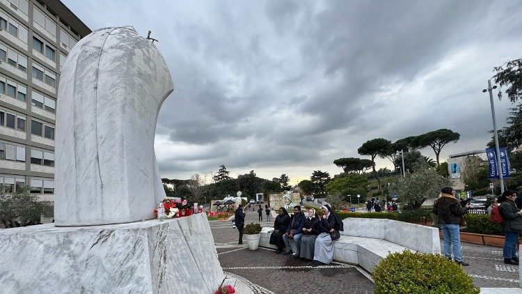 Notte tranquilla per il Papa al Gemelli