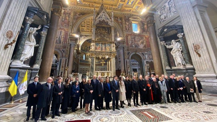 Foto a conclusione della Messa nella Basilica laterana