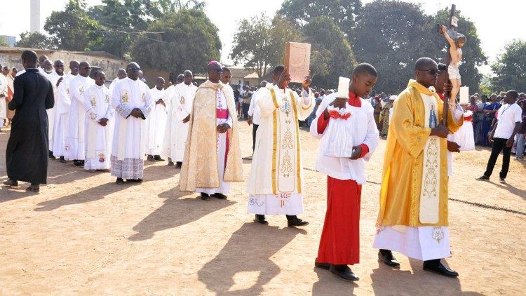 Procession à l'occassion de l'ouverture du Jubilé de 2025 dans l'archidiocèse de Bouaké en Côte d'Ivoire.