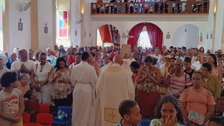 Participação dos fiéis na Missa de Abertura do Ano Jubilar