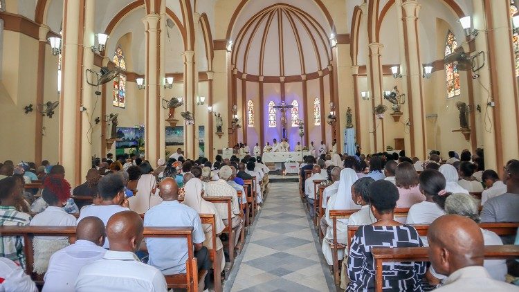 
                    Moçambique - Dia Mundial da Paz: Missa na Sé Catedral da Beira
                