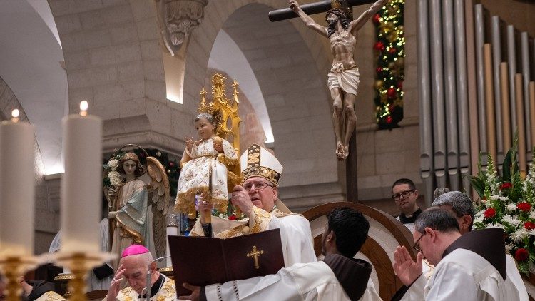 Padre Francesco Patton durante la celebrazione della solennità dell'Epifania a Betlemme