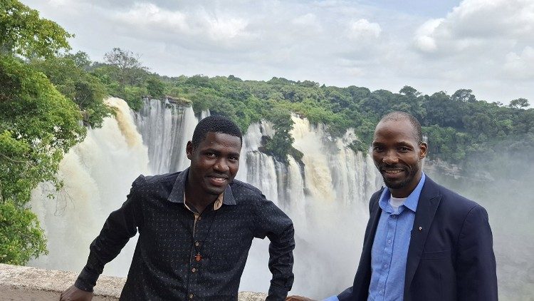 Junto às quedas de Kalandula, em Angola