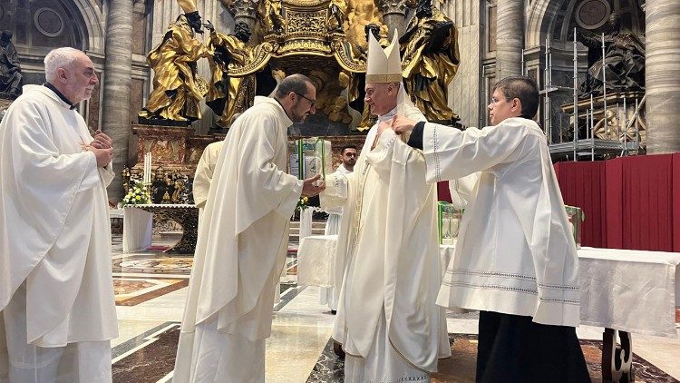 Il cardinale Gambetti consegna le "lampade della speranza" ai cappellani 