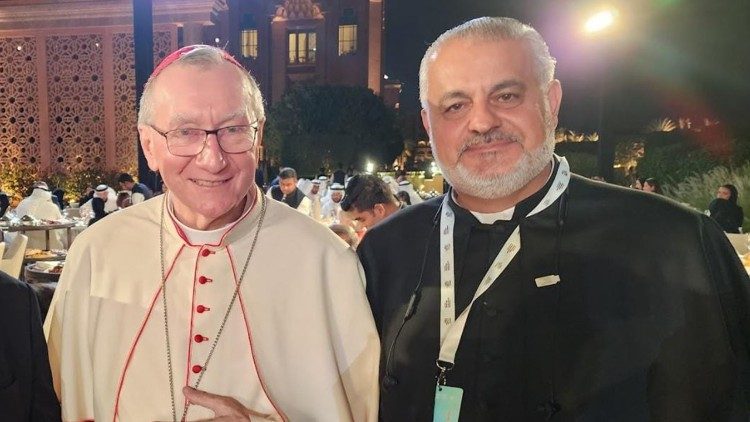 Le cardinal Pietro Parolin et le père Rifat Bader. 