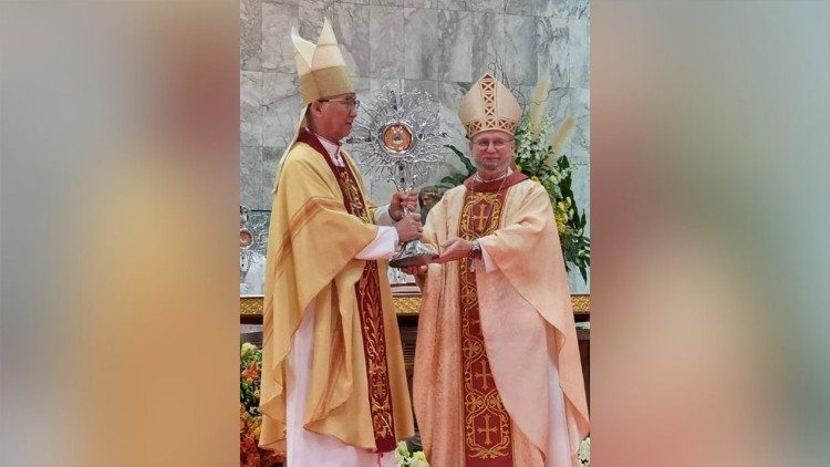 The Apostolic Nuncio to Thailand, Archbishop Peter Bryan Wells, presents relics of the eight Thai martyrs to Archbishop-elect Francis Xavier Vira Arpondratana of Bangkok during a ceremony marking a step toward their canonization. Photo by LiCAS News