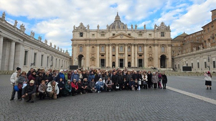 Giubileo, alla Porta Santa per "ricaricare le batterie della speranza"