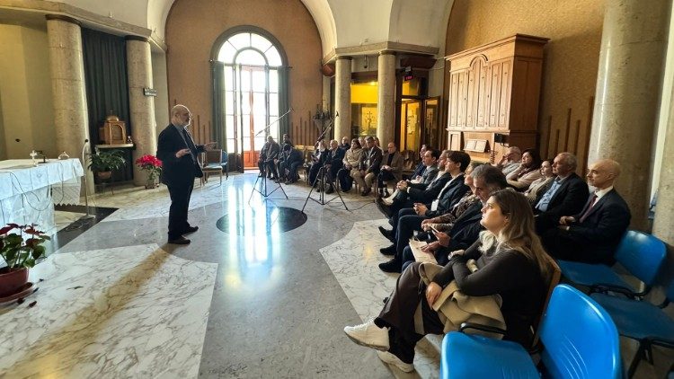 
                    Comunicadores do Brasil e América Latina recebidos na Rádio Vaticano
                