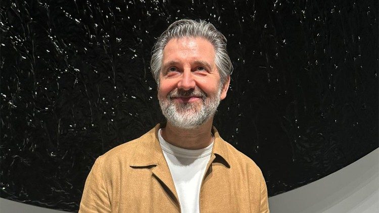 Arcangelo Sassolino, l'artista italiano che partecipa alla Biennale delle Arti Islamiche