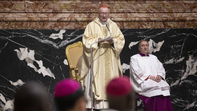 
                    Parolin: contra as “doenças espirituais” da mídia, comunicar sem gritar
                