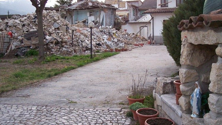 La casa di Giustino Parisse distrutta dal terremoto del 2009