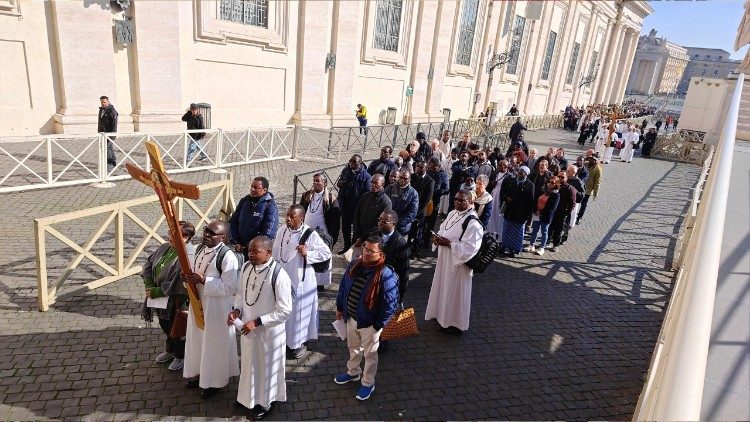 Misionari Afrike, misionarske sestre Gospe od Afrike i laika