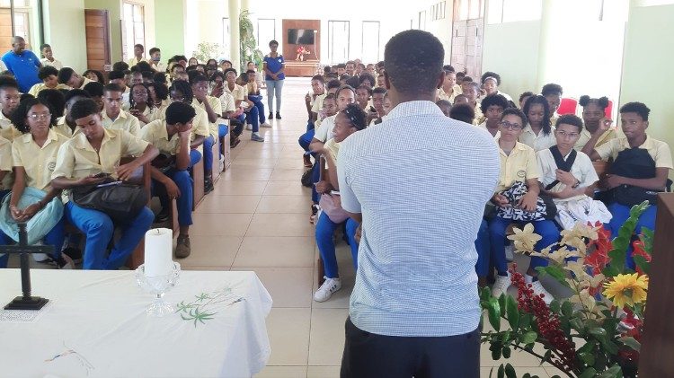 Atividades no Centro Educativo Mira Flores