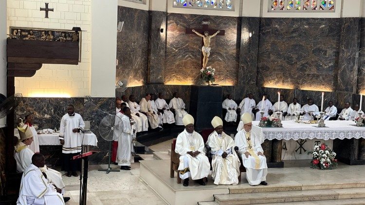 
                    Dom Januário Nhangumbe celebra os 50 anos do seu Episcopado
                